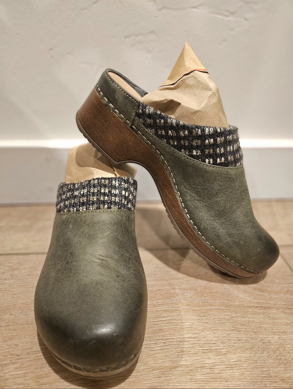 NEW Dansko Bev Burnished Nubuck Clogs Olive Green Wool Trim Size 36 Comfort Shoe